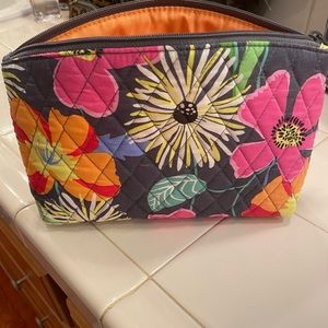 VERA BRADLEY MAKEUP BAG